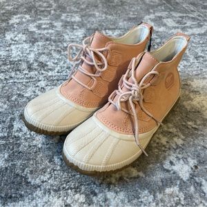 Sorel waterproof ankle boots - new